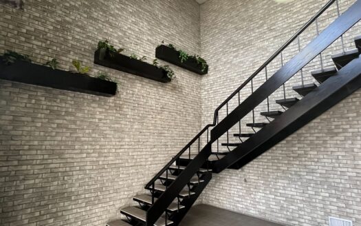 1260 Eglinton Avenue East Unit 5