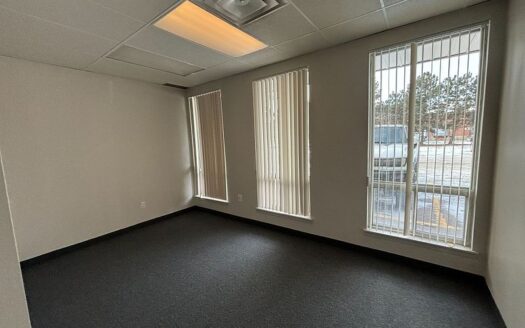 2480 Cawthra Rd #15/16, Mississauga