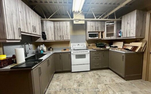 21 Signal Hill Ave # 8, Toronto